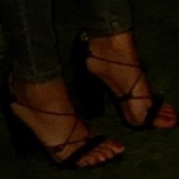 Black lace up heels - Picture 3 of 4